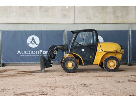 Chariots téléscopiques fixes - JCB 520-40 (1)