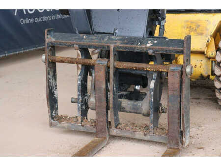 Chariots téléscopiques fixes - JCB 520-40 (11)