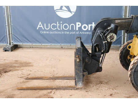 Chariots téléscopiques fixes - JCB 520-40 (12)