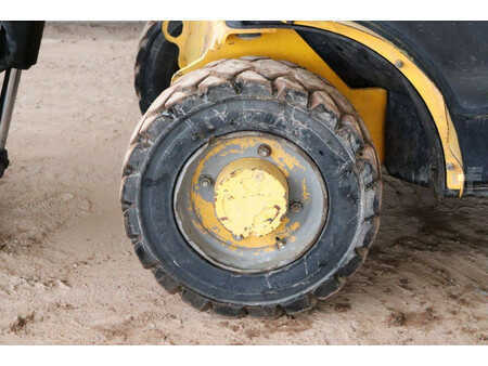 Chariots téléscopiques fixes - JCB 520-40 (13)