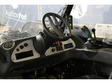 Chariots téléscopiques fixes - JCB 520-40 (26)