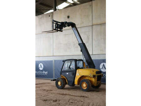 Chariots téléscopiques fixes - JCB 520-40 (37)