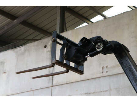 Chariots téléscopiques fixes - JCB 520-40 (39)