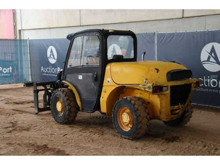 Chariots téléscopiques fixes - JCB 520-40 (4)