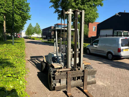 Carrelli fuoristrada 4x4 2000  Ausa CE11 (6)