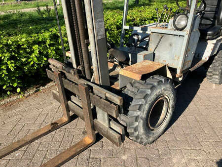 Carrelli fuoristrada 4x4 2000  Ausa CE11 (8)