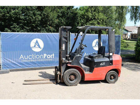 Diesel Forklifts 2011  EP Equipment FD25T (1)