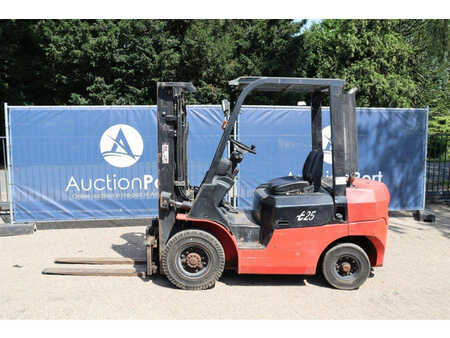 Diesel Forklifts 2011  EP Equipment FD25T (2)