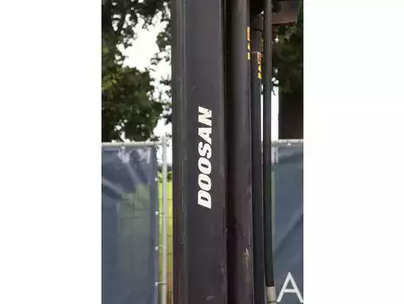 Gázüzemű targoncák 2009  Doosan G25G (14)