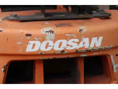 Gázüzemű targoncák 2009  Doosan G25G (19)