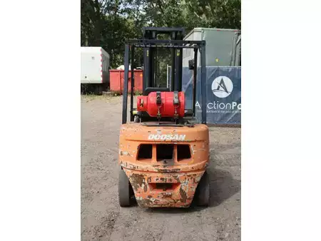 Gázüzemű targoncák 2009  Doosan G25G (5)