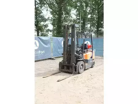 Gázüzemű targoncák 2009  Doosan G25G (9)