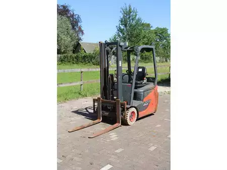 Elektromos 4 kerekű - Linde E16 (9)