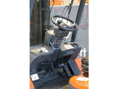 Elektromos 4 kerekű 2006  Toyota 7FBMF50 (20)