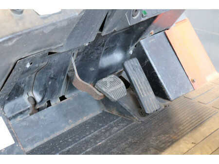 Elektromos 4 kerekű 2006  Toyota 7FBMF50 (21)