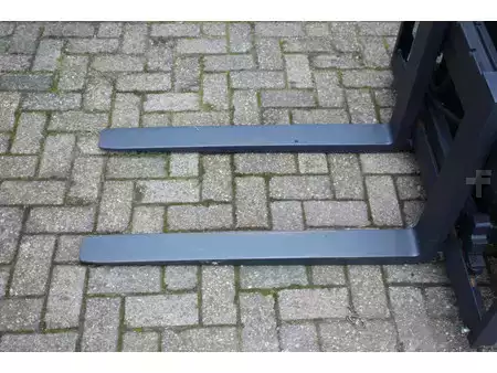 Diesel truck 2015  Linde H30D-02 (12)