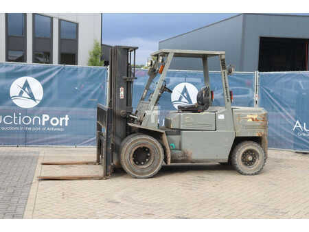 Diesel Forklifts 1999  Yang FD-45IIP (1)