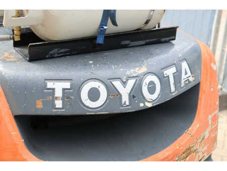 Carrelli elevatori GPL 2008  Toyota 02-8FGF30 (18)