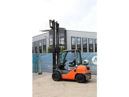 Carrelli elevatori GPL 2008  Toyota 02-8FGF30 (38)