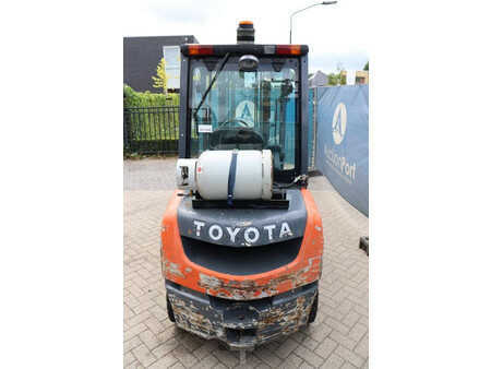 Carrelli elevatori GPL 2008  Toyota 02-8FGF30 (5)
