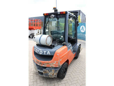 Carrelli elevatori GPL 2008  Toyota 02-8FGF30 (6)