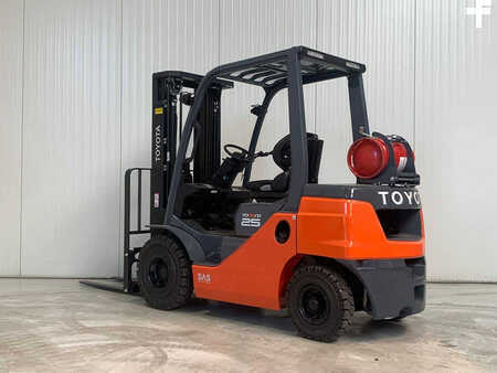 LPG Forklifts 2022  Toyota 02-8FGF25 (2)