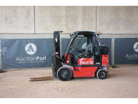 Treibgasstapler 2015  Nissan 25 (1)