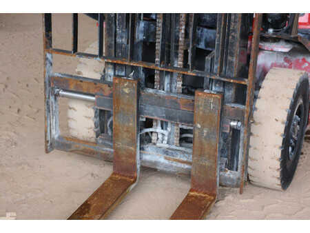 Treibgasstapler 2015  Nissan 25 (10)