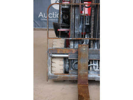 Treibgasstapler 2015  Nissan 25 (11)