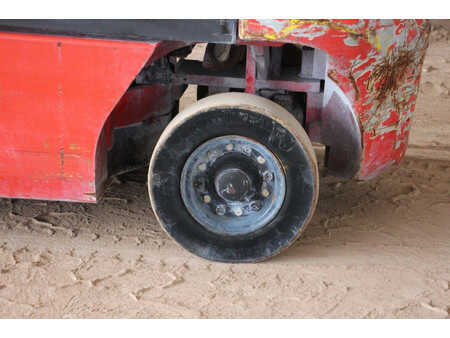 Treibgasstapler 2015  Nissan 25 (15)