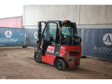 Treibgasstapler 2015  Nissan 25 (3)