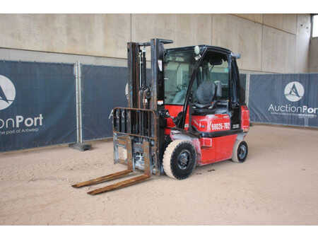 Treibgasstapler 2015  Nissan 25 (8)