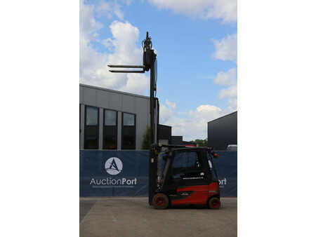 Elektro čtyřkolový VZV 2016  Linde E25L-01 (36)