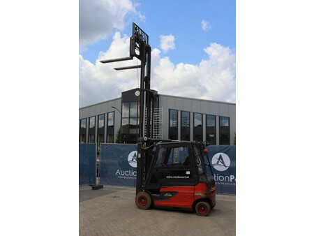 Elektro čtyřkolový VZV 2016  Linde E25L-01 (38)