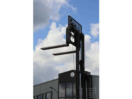 Elektro čtyřkolový VZV 2016  Linde E25L-01 (39)