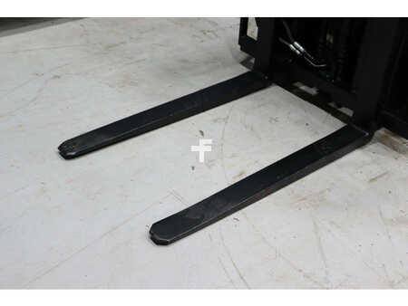 Dieselstapler 2011  Toyota 02-8FDF30 (10)