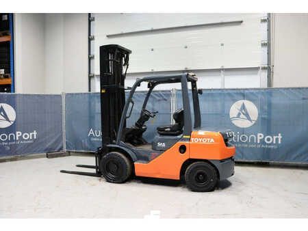 Dieselstapler 2011  Toyota 02-8FDF30 (3)