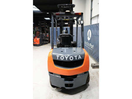 Dieselstapler 2011  Toyota 02-8FDF30 (5)