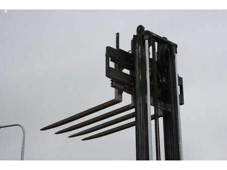 Dieselstapler - Hyundai 80D-9 (34)