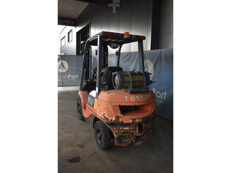 LPG Forklifts 2007  Toyota 42-7FGF25 (4)