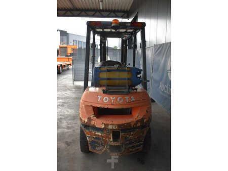 LPG Forklifts 2007  Toyota 42-7FGF25 (5)