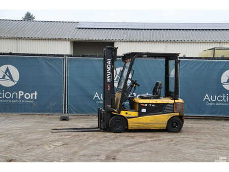 Electric - 4 wheels 2009  Hyundai 18B-7 (1)