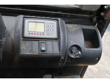 Electric - 4 wheels 2009  Hyundai 18B-7 (27)