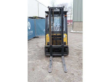 Electric - 4 wheels 2009  Hyundai 18B-7 (8)