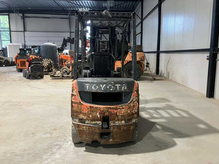 Carretilla elevadora diésel 2011  Toyota 02-8FDF18 (4)