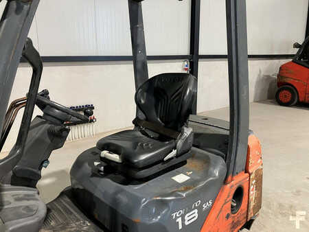 Carretilla elevadora diésel 2011  Toyota 02-8FDF18 (9)