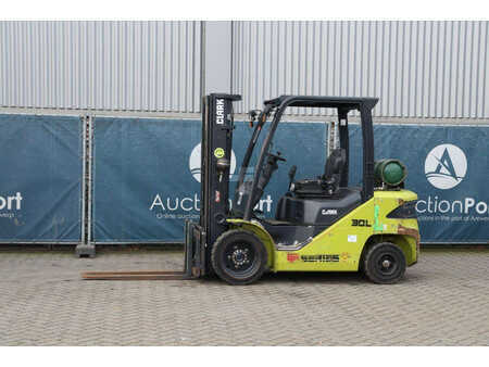 LPG heftrucks 2019  Clark S30L (1)