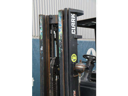 LPG heftrucks 2019  Clark S30L (12)