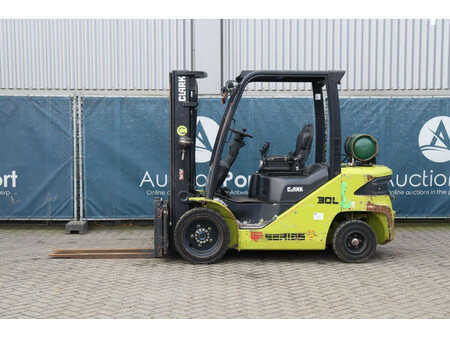 LPG heftrucks 2019  Clark S30L (2)
