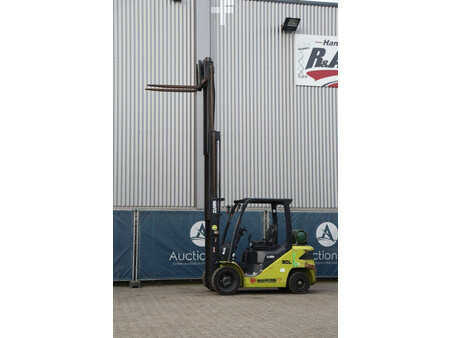 LPG heftrucks 2019  Clark S30L (38)